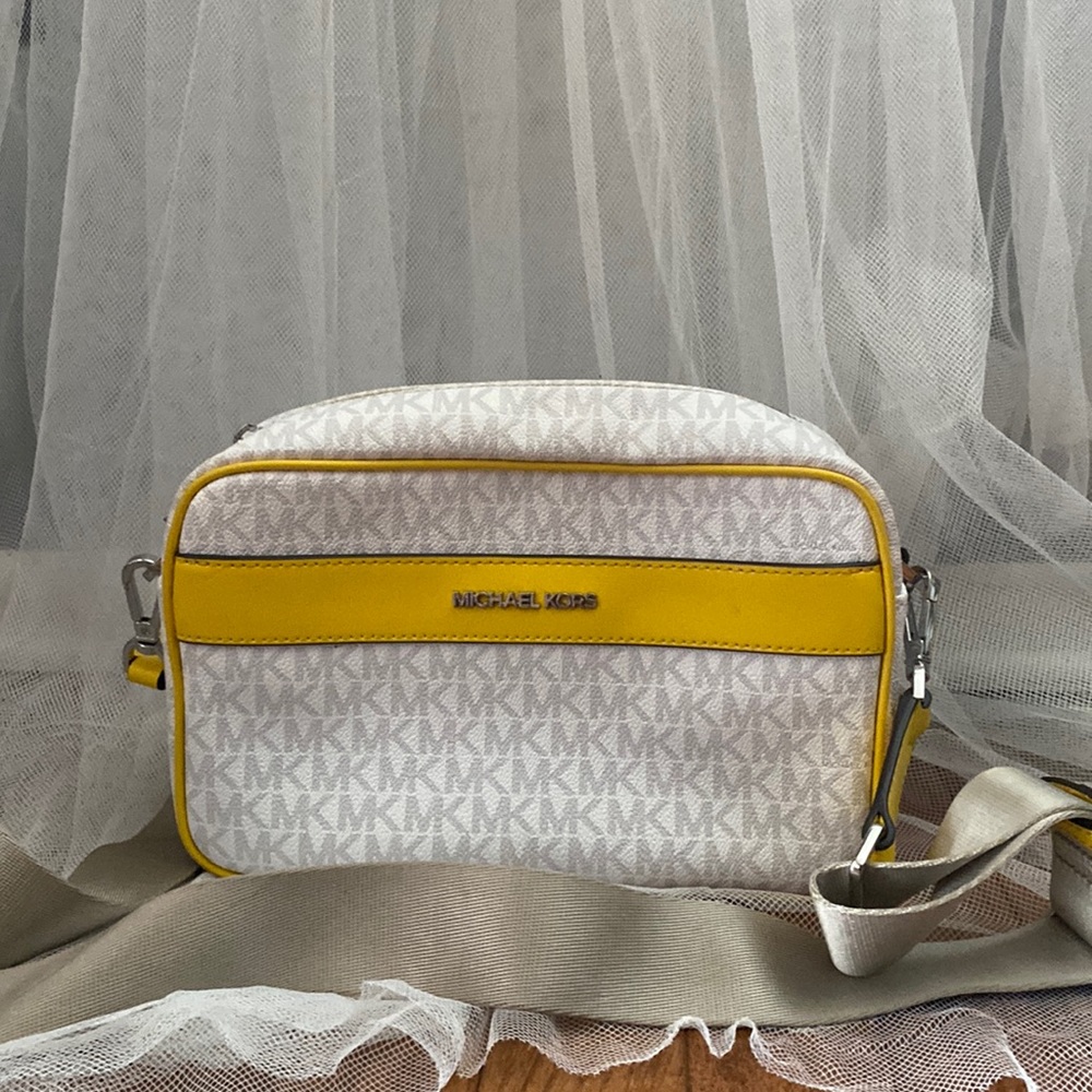 Used once Micheal Kors crossbody bag